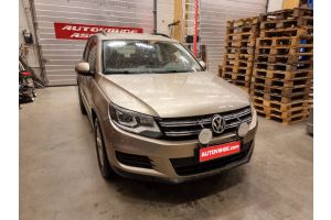 VW Tiguan 2007-2017 Android soittimen ja peruutuskameran asennus