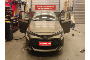 Toyota Corolla Hybrid äänieristäminen - auton vaimennus ja kaiuttimien vaihto