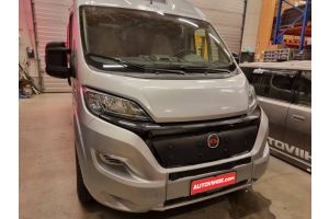 Fiat Ducato 2018 retkeilyauton Android soittimen, peruutuskameran ja erillissarjan asennus