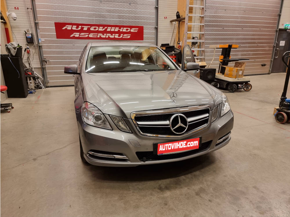 Mercedes E-class Rear camera system