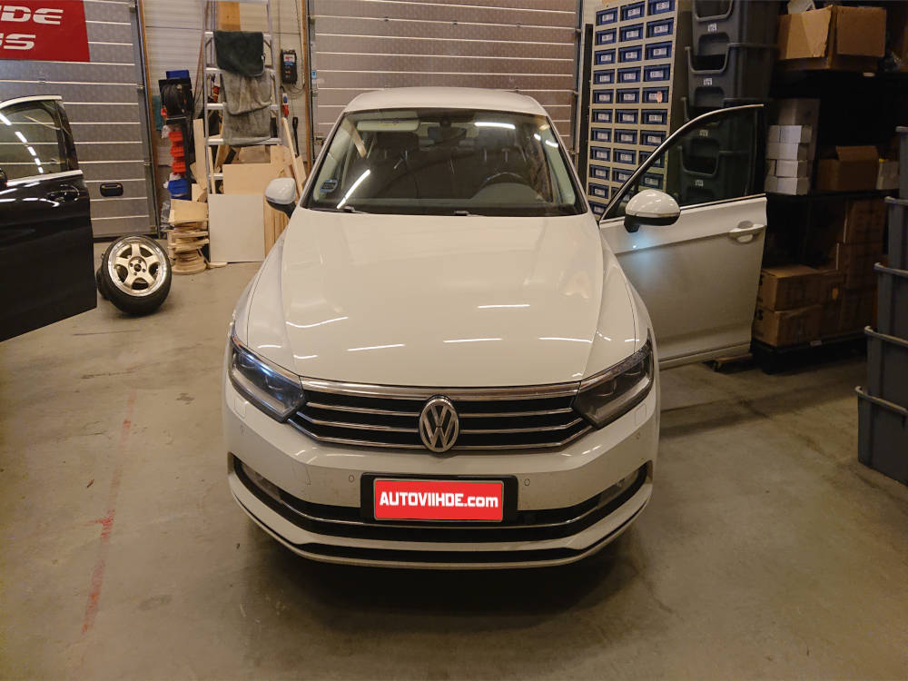 VW Passat 2017 Kaiuttimien vaihto etu- ja takaoviin