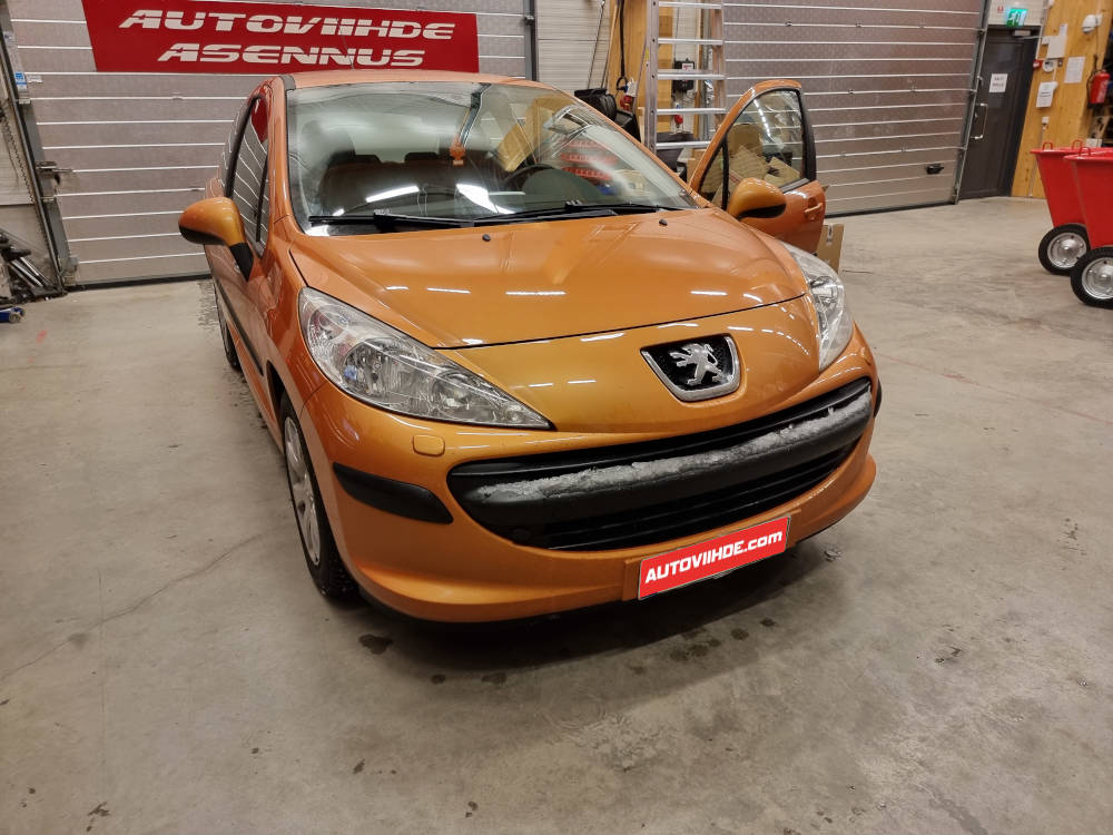 Peugeot 207 2008 Jälkiasenteisen vakionopeudensäätimen asennus