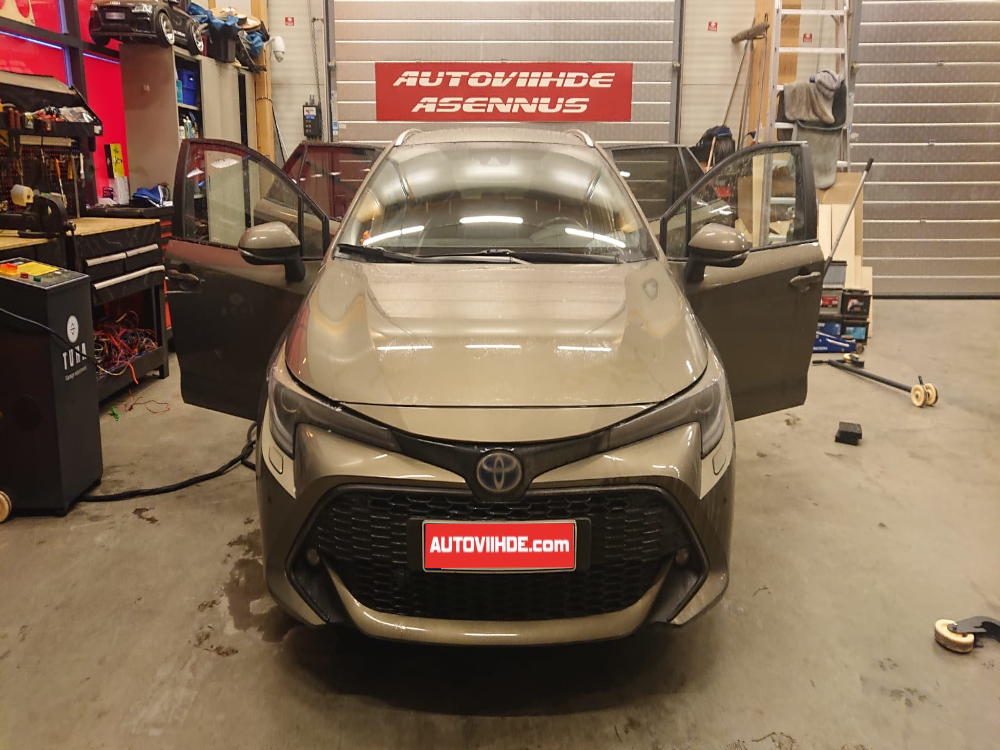 Toyota Corolla Hybrid Auton Vaimennus / Äänieristäminen & Kaiuttimien Vaihto