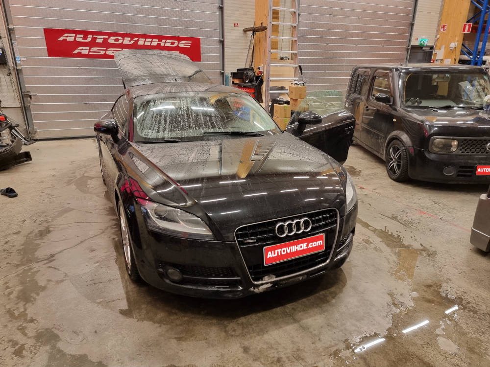 Audi TT 2007 Audiopaketin asennus