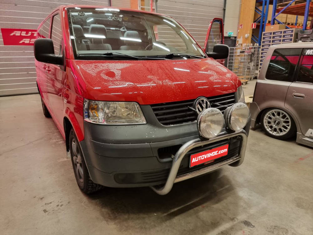 VW Transporter T5 2003-2015 Soittimen, Peruutuskameran ja Subbarin Asennus