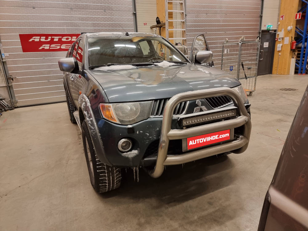 Mitsubishi L200 Vakionopeudensäädin asennus