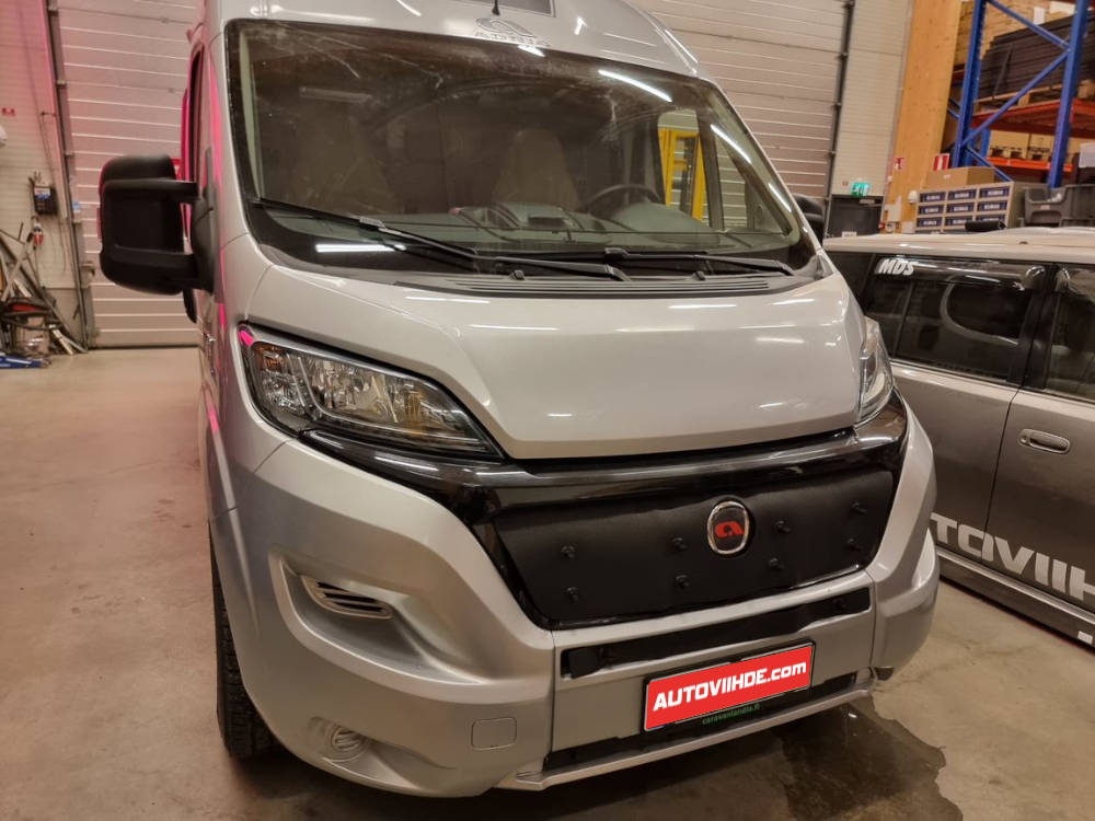 Fiat Ducato 2018 retkeilyauton Android soittimen, peruutuskameran ja erillissarjan asennus